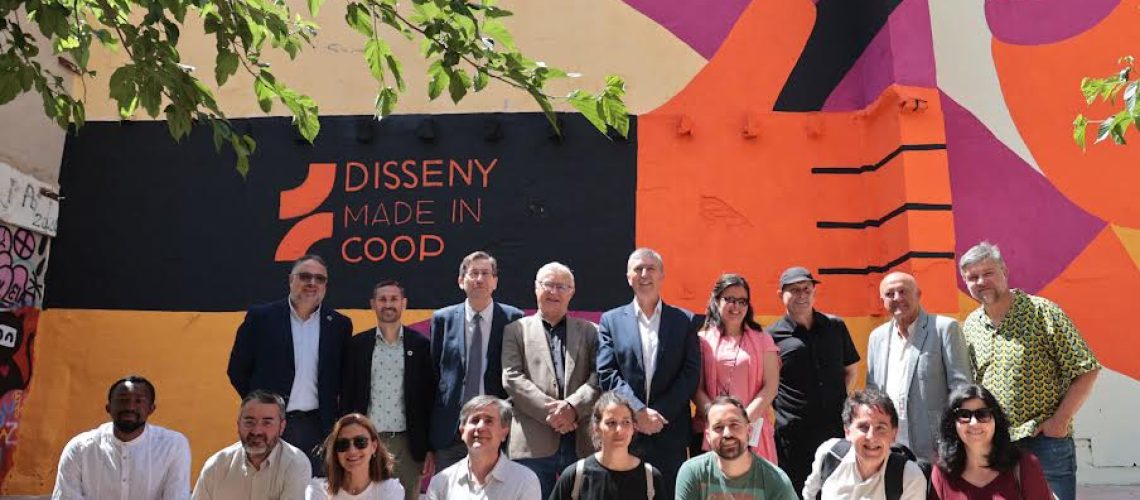 2020-10-06 L'alcalde de València, Joan Ribó, junt amb el conseller d'Economia Sostenible, Sectors Productius, Comerç i Treball, Rafael Climent, i el president de CONCOVAL (Confederació de Cooperatives de la Comunitat Valenciana), Emili Villaescusa, assistix a la inauguració del mural guanyador de la XV edició dels Premis Pepe Miquel del Cooperativisme Valencià.