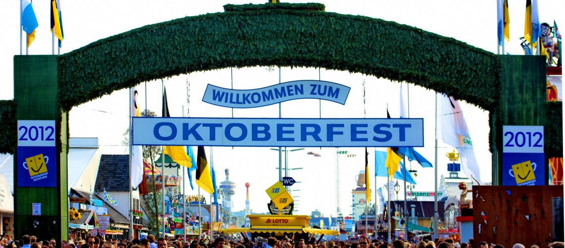 Usien-Haupteingang_Oktoberfest_2012