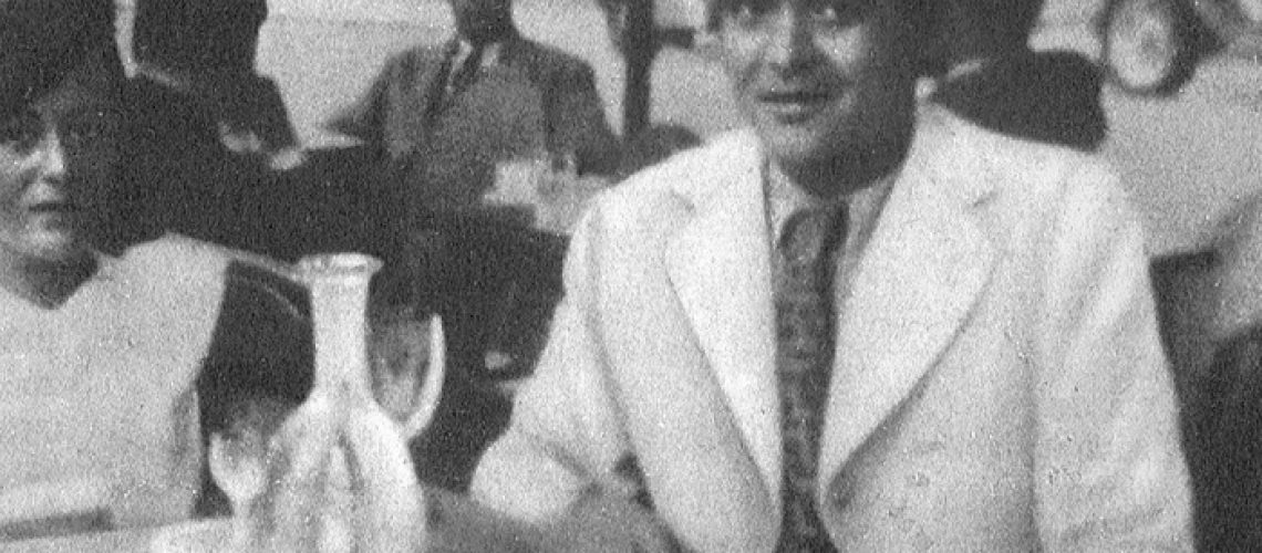 Última_foto_conocida_de_Federico_García_Lorca_con_Manuela_Arniches_en_la_terraza_del_Café_Chiki-Kutz_Paseo_de_Recoletos_29_Madrid_julio_de_1936