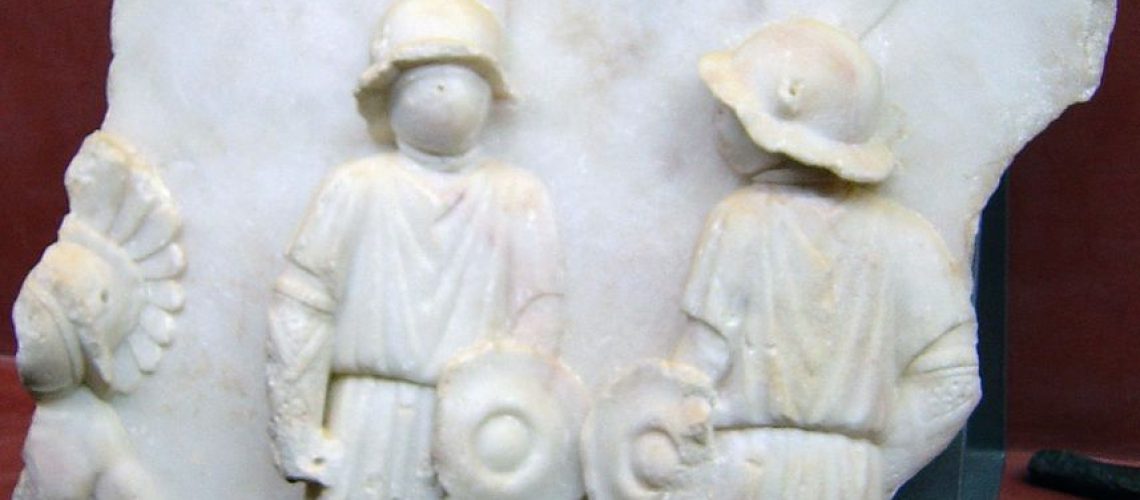 Yuntero-Fronton_marmol_anfiteatro_romano_de_Merida